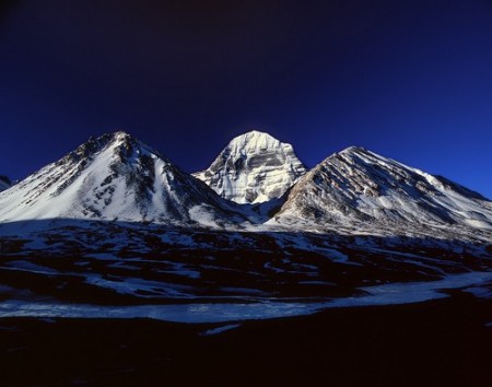The Norh Face of Mt.Kailash 6714 m (Center) The Norh Face of Mt.Kailash 6714 m (Center)